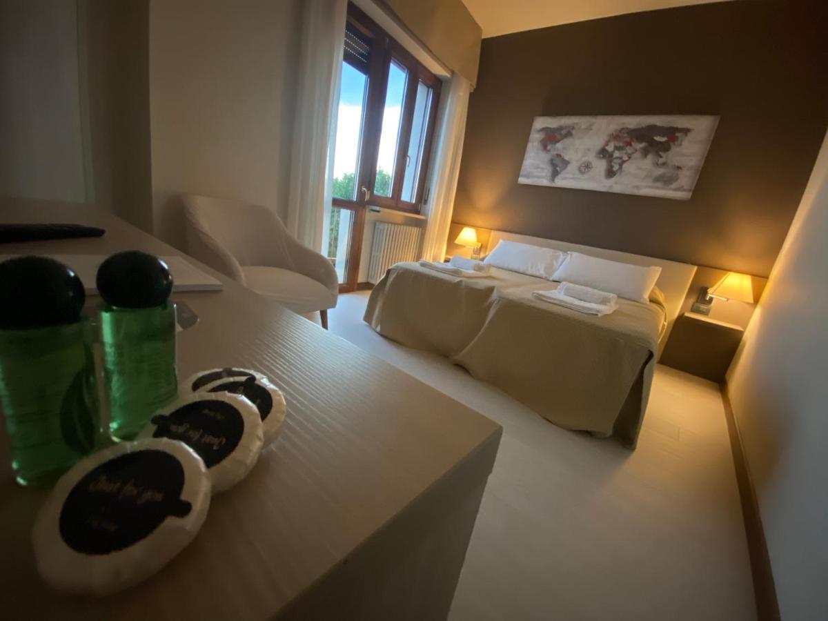 Hotel Lido Bollengo ภายนอก รูปภาพ