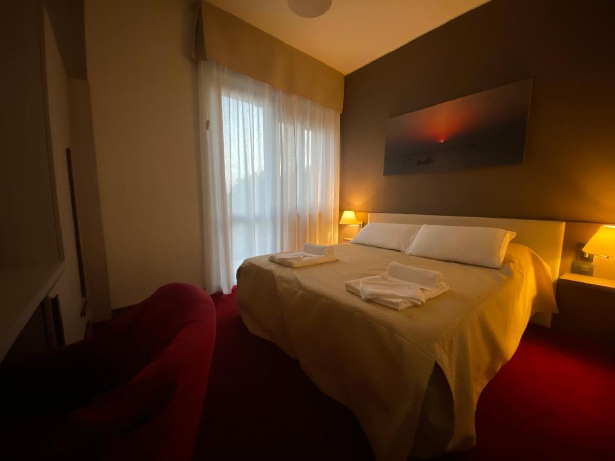 Hotel Lido Bollengo ภายนอก รูปภาพ