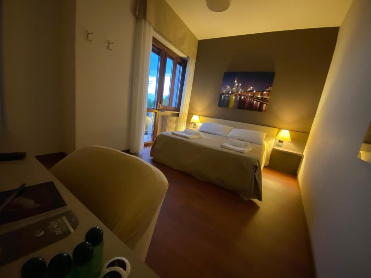 Hotel Lido Bollengo ภายนอก รูปภาพ