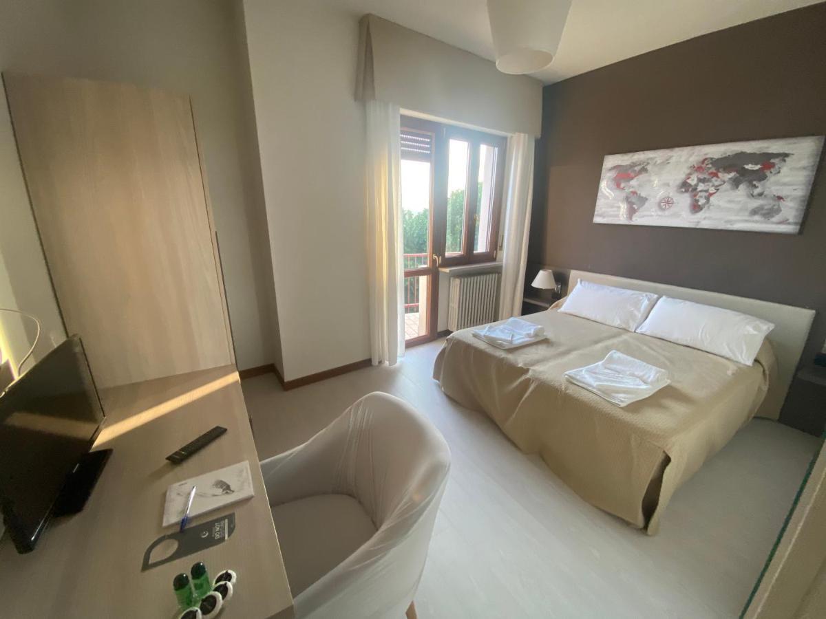 Hotel Lido Bollengo ภายนอก รูปภาพ
