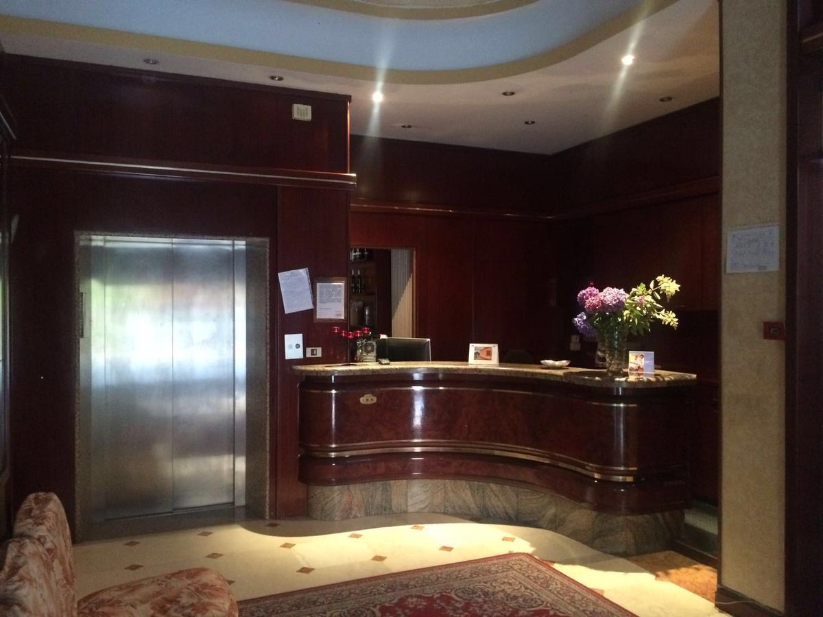 Hotel Lido Bollengo ภายนอก รูปภาพ