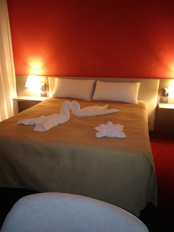 Hotel Lido Bollengo ภายนอก รูปภาพ