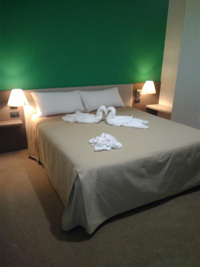 Hotel Lido Bollengo ภายนอก รูปภาพ